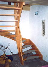 halbgewendelte Treppe, gedmpfte Rotbuche